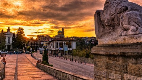 Discover Veliko Tarnovo - the City of Tsars in Bulgaria, full of history, culture and nature